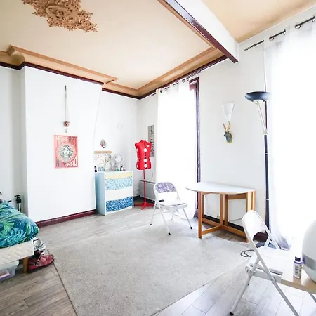 Charming Studio With Balcony In Paris 15