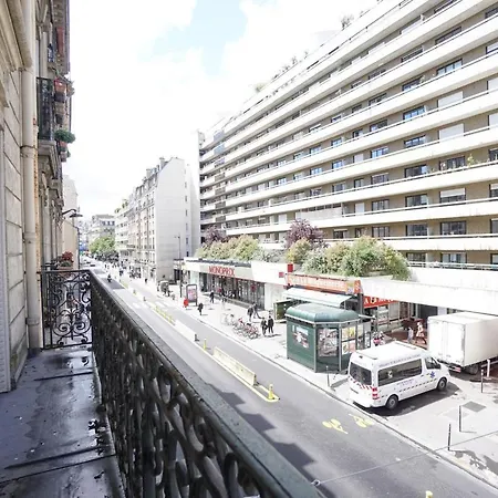 Charming Studio With Balcony In Paris 15 Paris