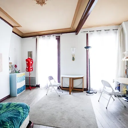 Charming Studio With Balcony In Paris 15 Apartment